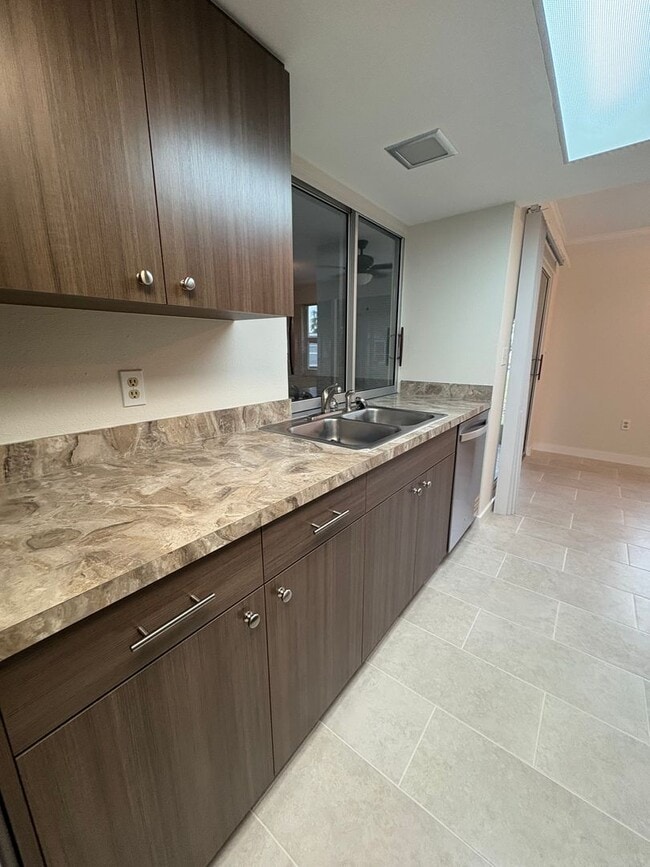 Building Photo - 210 Delido Ct