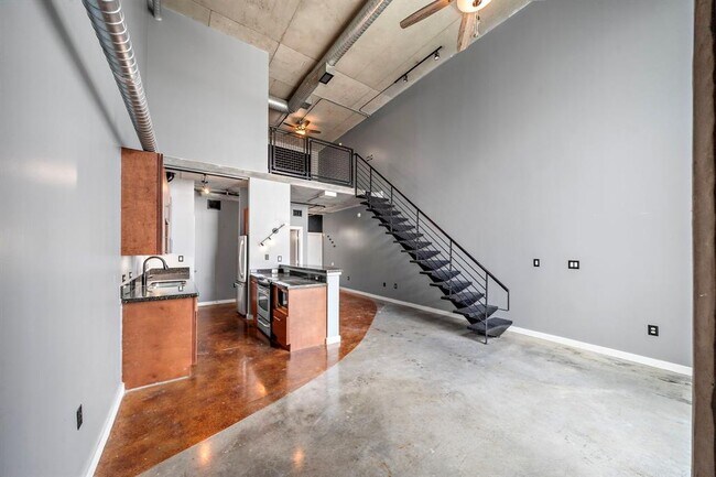Building Photo - 2000 Bagby St
