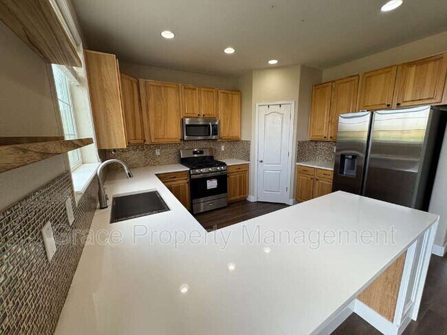 Building Photo - 24803 E Hoover Pl