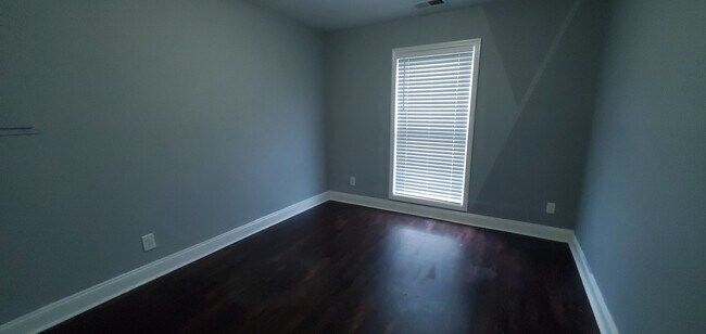 Building Photo - 1401 Carnsmore Dr