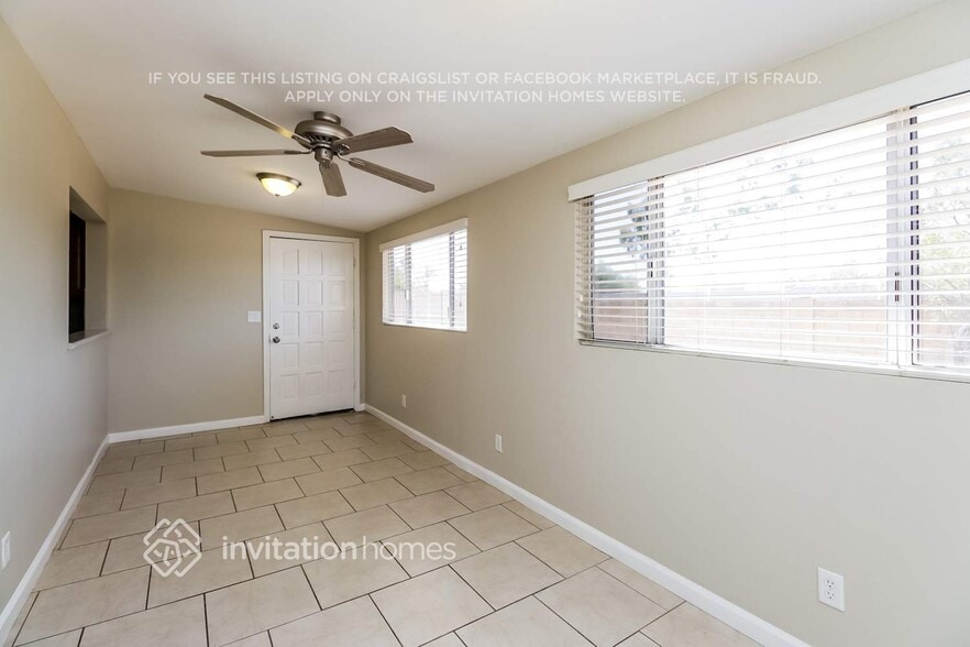 Building Photo - 2412 S Cottonwood Dr