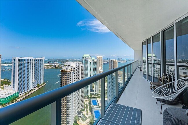 Building Photo - 495 Brickell Ave