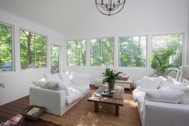 Building Photo - 38 Berndale Dr