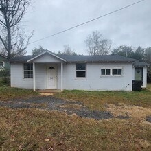 Building Photo - 111 Circle Dr