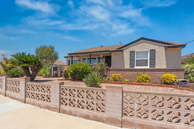 Building Photo - A San Diego Home with a Pool? Yes please!