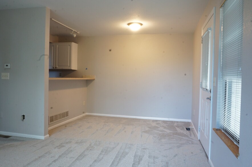 Dining Room - 412 Owl Dr