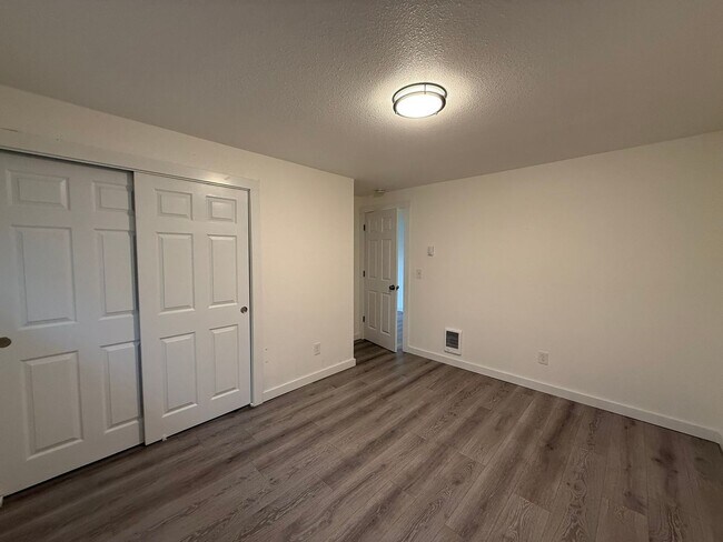 Building Photo - Weber - Seaside