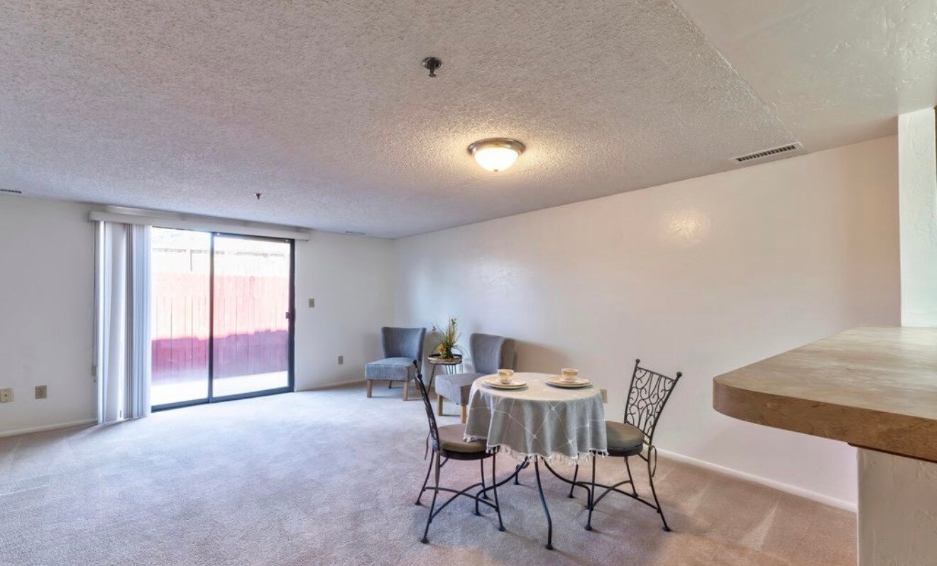 Building Photo - 1246 N Barzona Ave