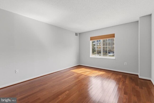 Building Photo - 14801 Pennfield Cir