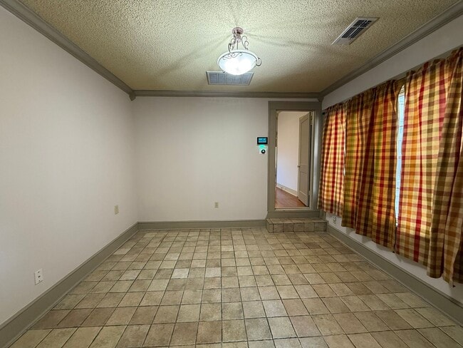 Building Photo - Charming Historic Highland Rental – 3BR, 2...
