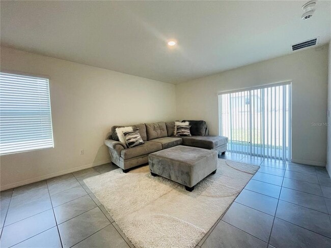 Building Photo - 17043 Oval Rum Dr