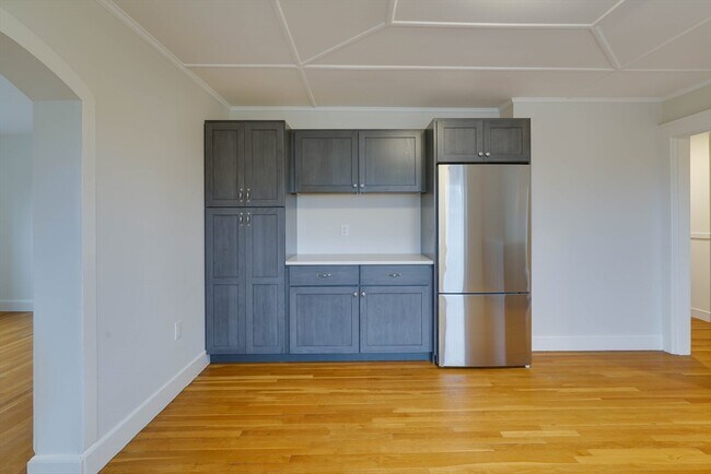 Building Photo - 11 Linden St