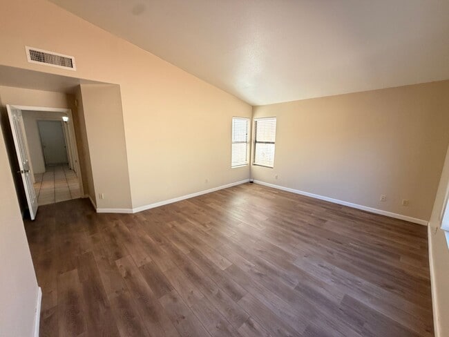 Building Photo - Warm & Charming single level 3 x 2 Home in Stonebridge Lakes!!