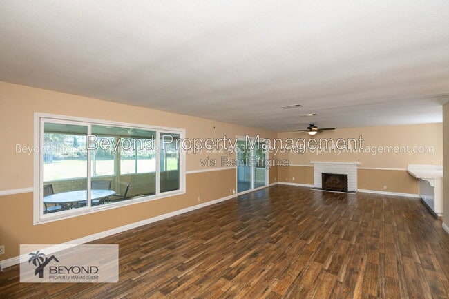 Building Photo - 902 La Sombra Dr