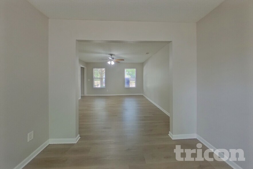 Building Photo - 2108 Wilkinson Dr