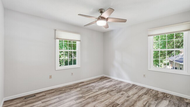 Building Photo - Newly Renovated 5 Bedroom Home With Country Porch!