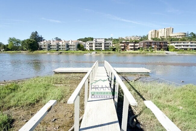 Building Photo - 505 Larkspur Plaza Dr