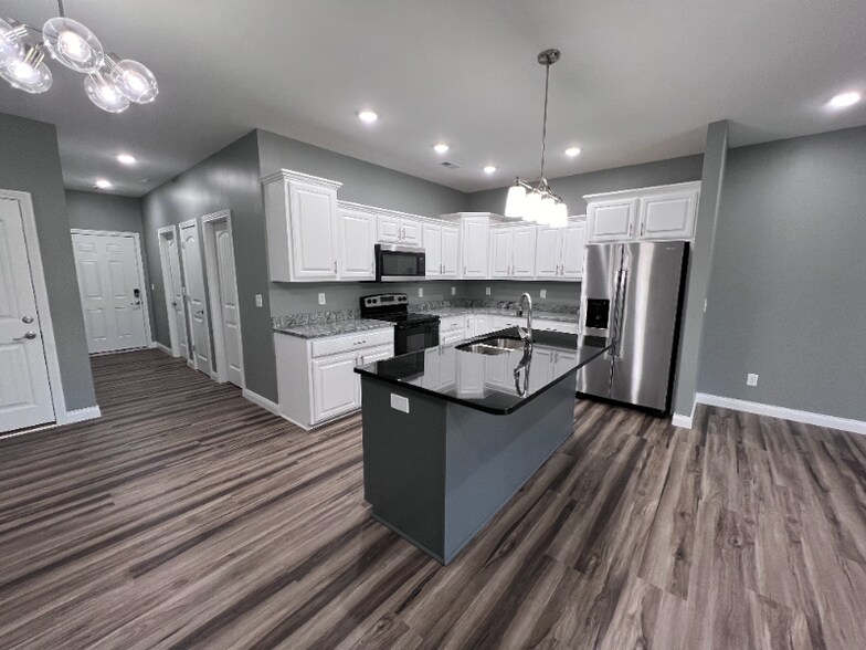 Building Photo - 104 Twin Oaks Dr