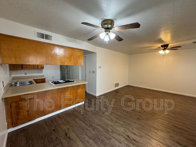 Building Photo - 1226 S Santa Fe St