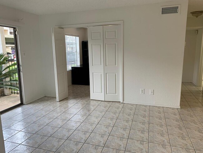 Building Photo - 2750 Holly Hall St