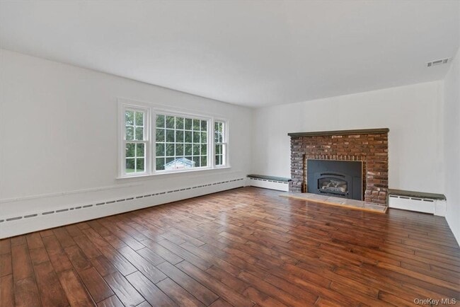 Building Photo - 1467 Goshen Turnpike