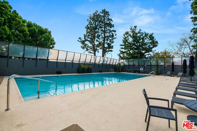 Building Photo - 2222 Ave of the Stars