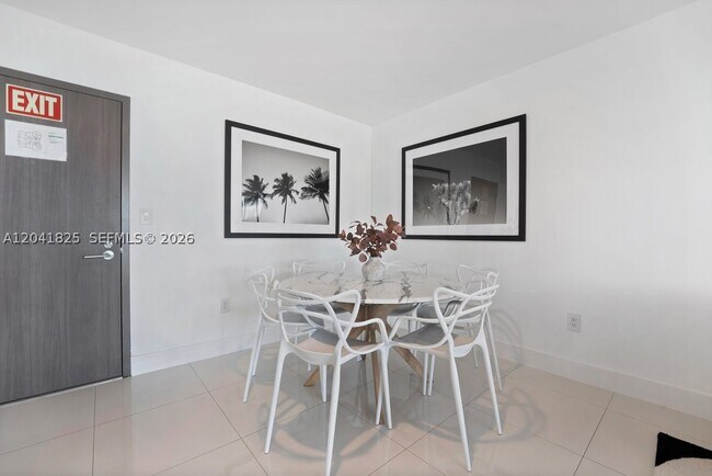 Building Photo - 9261 E Bay Harbor Dr