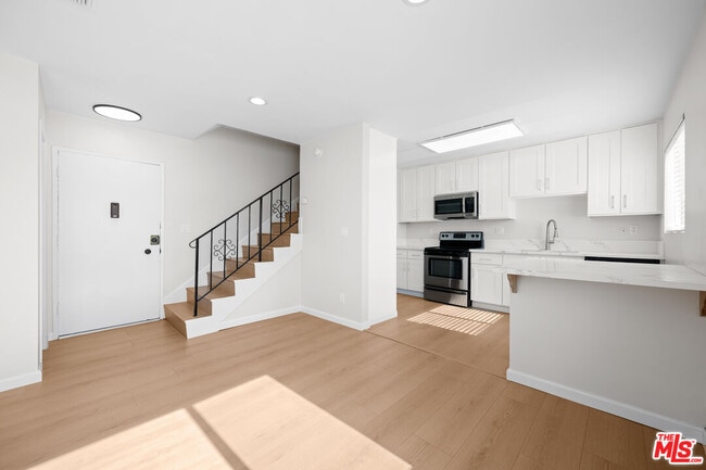 Building Photo - 1206 S Holt Ave