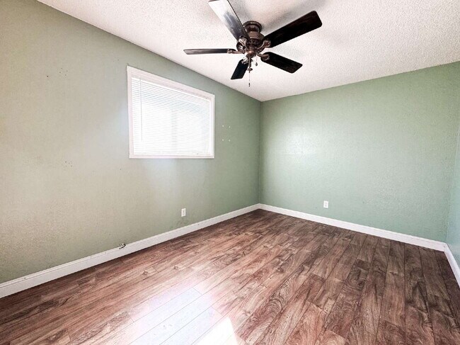 Building Photo - "Spacious 4-Bedroom, 2-Bathroom in Yuma!"