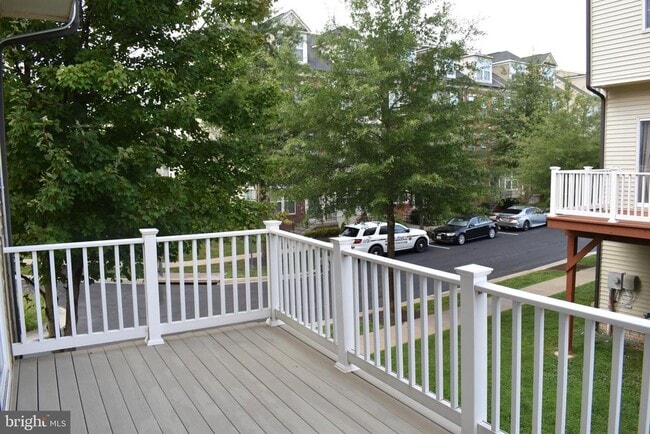 Building Photo - 22455 Glenbow Way