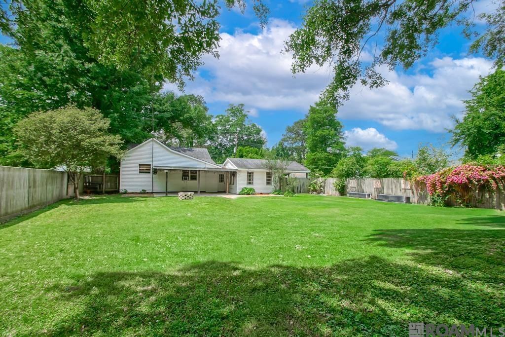 Building Photo - 110 St Jude St