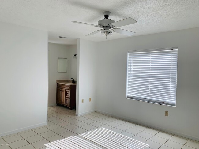 Building Photo - 185 Cinnamon Lake Cir