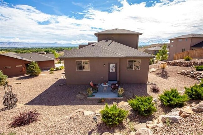 Building Photo - Stunning 3-BR Home with Views, Upgrades, & Oversized Garage!
