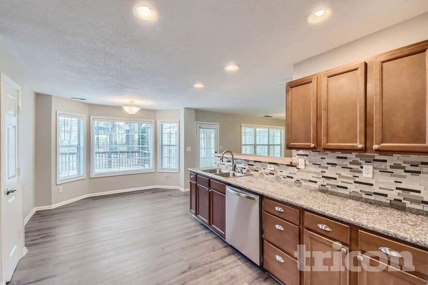 Building Photo - 407 Emerald Trce