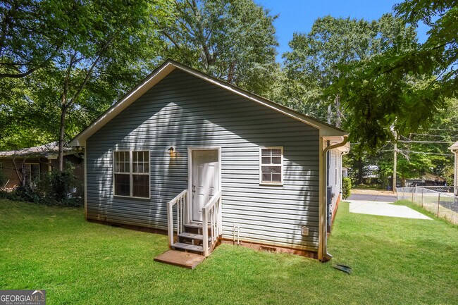 Building Photo - 10 Summit St