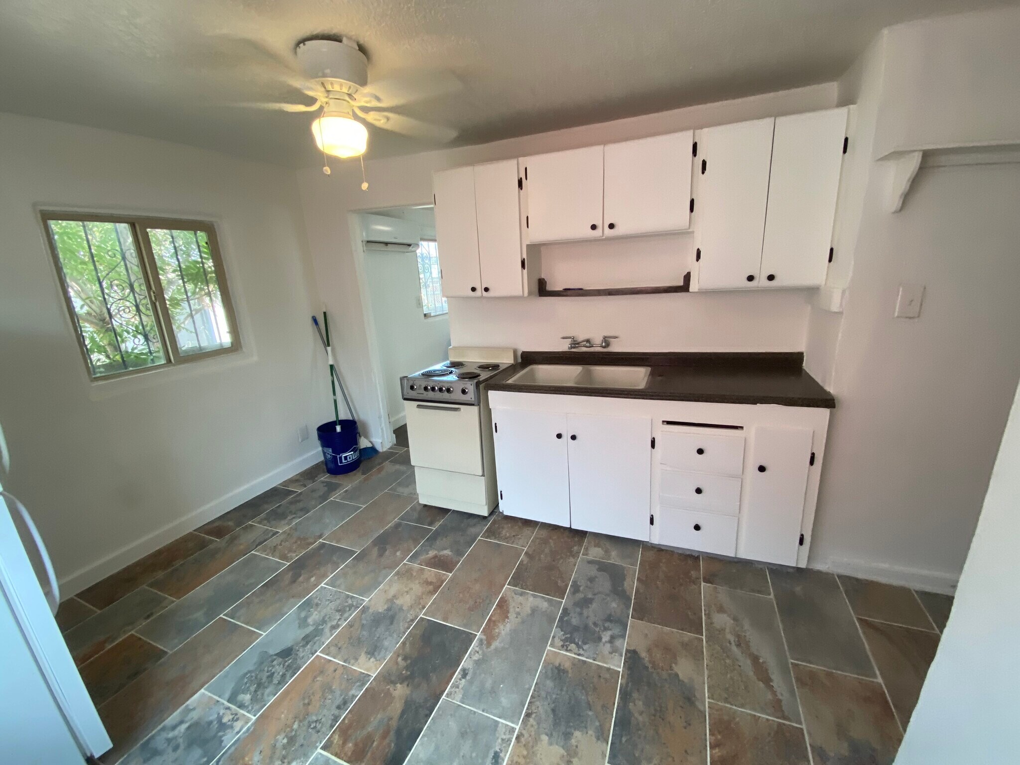 Kitchen - 508 5th St SW