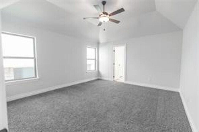 Building Photo - Brand New! 4 bedroom 3 bath home in Edmond...