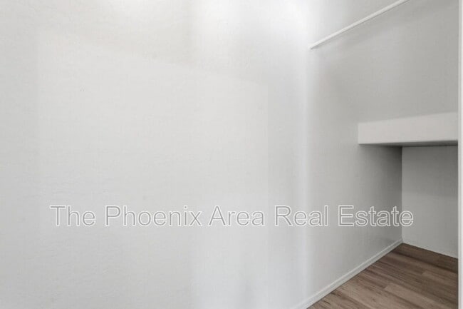 Building Photo - 534 E Bartlett Way