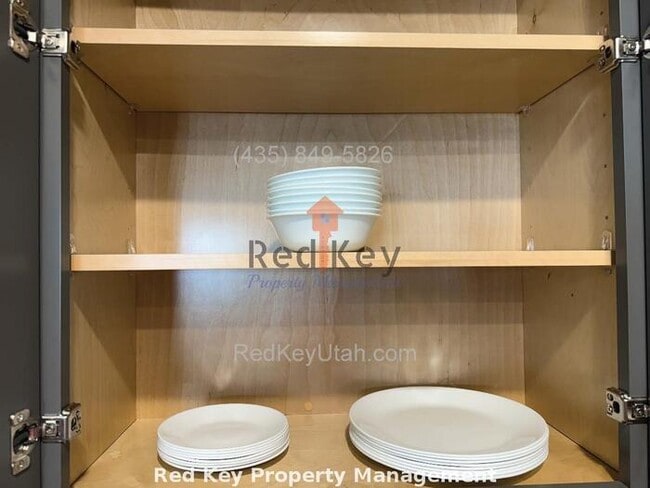 Building Photo - Adobe Rock Dr. Fully Furnished
