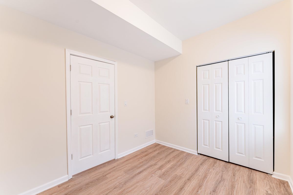 Building Photo - 5025 W Huron St