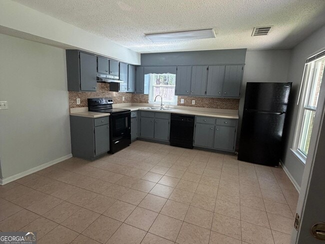 Building Photo - 5677 Heron Ct
