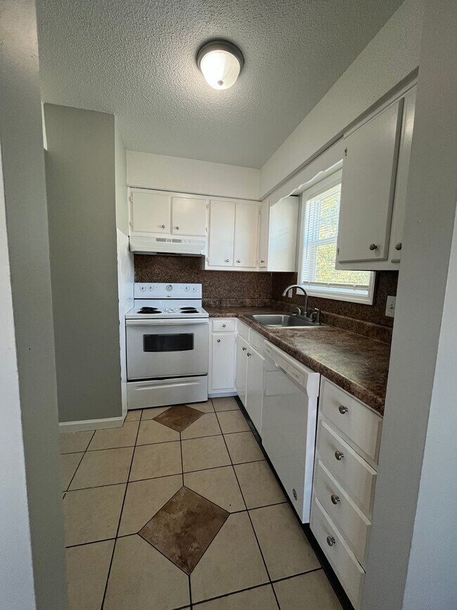 Primary Photo - 2213 Jonathan Dr NW