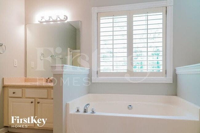 Building Photo - 210 James Allen Pl