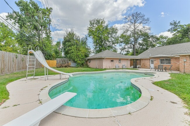 Building Photo - 623 E Cypresswood Dr