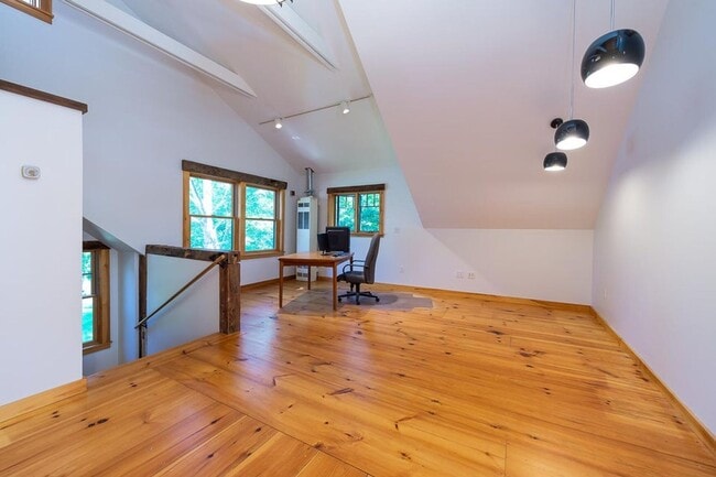 Building Photo - Gorgeous Harpswell Waterfront Property for...
