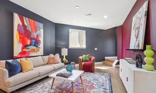 Building Photo - 2870 Tremont Pl