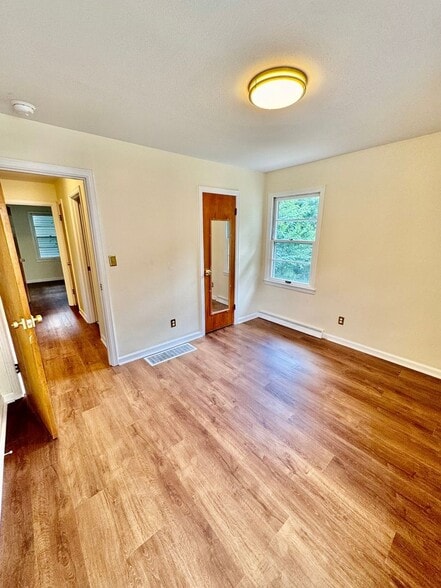 Building Photo - 604 N Mantle Ave