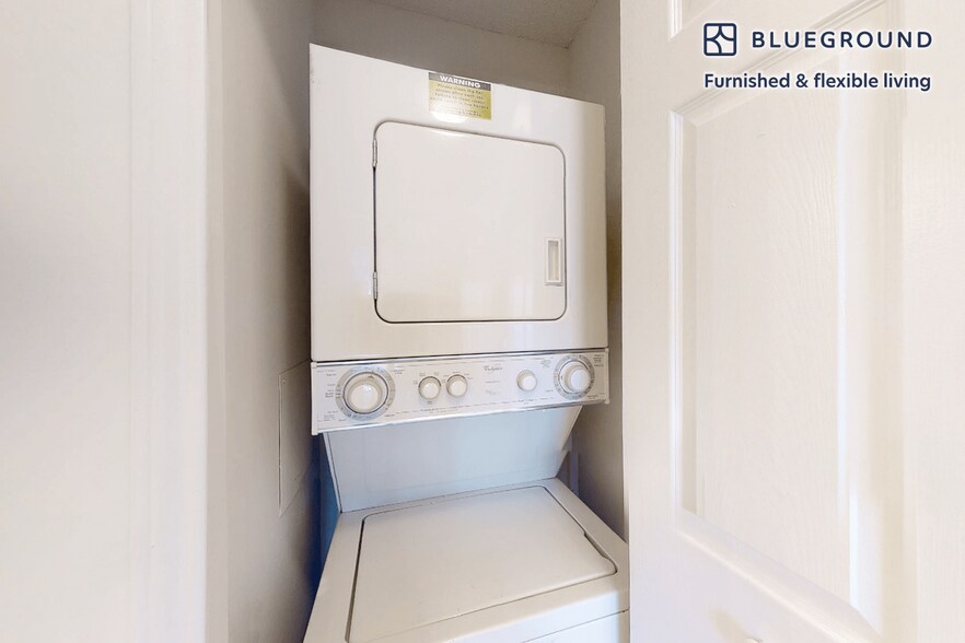 Building Photo - 13116 Autumn Woods Way