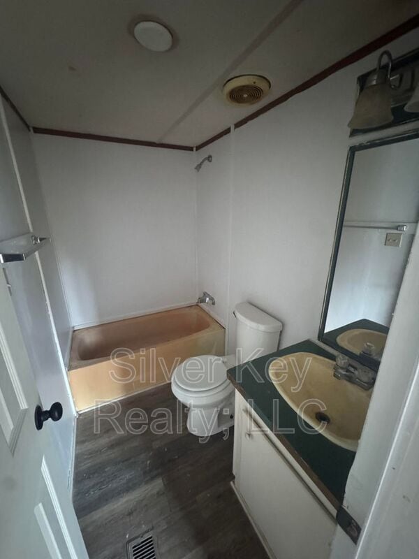 Building Photo - 525 Scott St