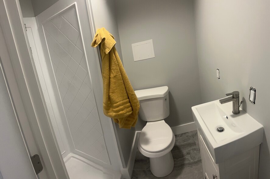 Private bathroom - 890 Highland Ave